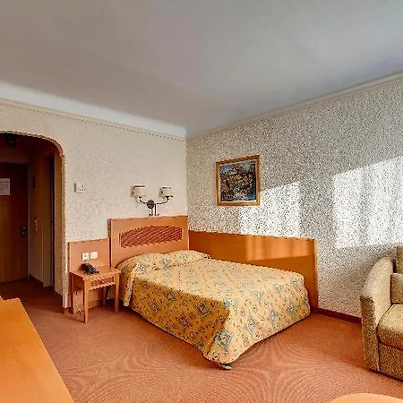 Ghotels Athos Palace Station touristique